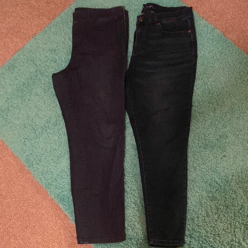 Women's jeans 👖. Selling them together.